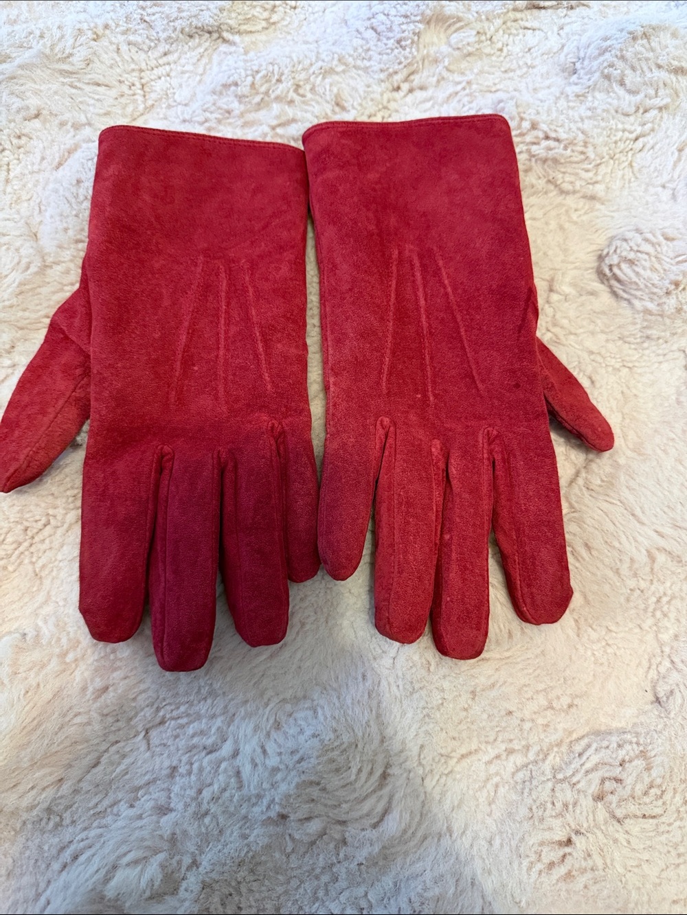 100% women’s leather lined gloves